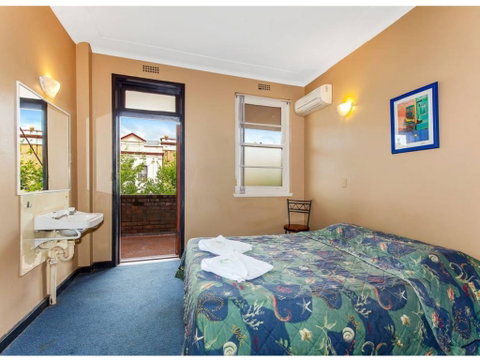 The Belmore Hotel - Whitsundays Accommodation 1