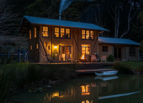 The Cob Barn - Whitsundays Accommodation 0