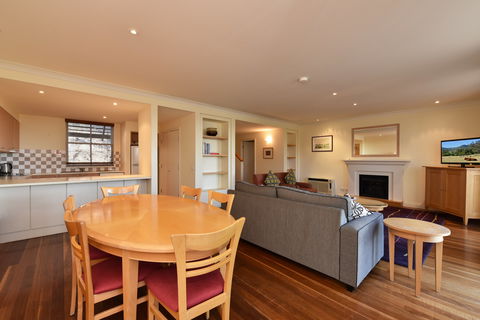 Villa Chambourcin - Whitsundays Accommodation 2