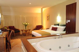 Bellevue On The Lakes - Whitsundays Accommodation 3