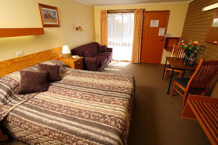 Alfred Motor Inn - Whitsundays Accommodation 1