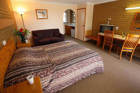 Alfred Motor Inn - Whitsundays Accommodation 4