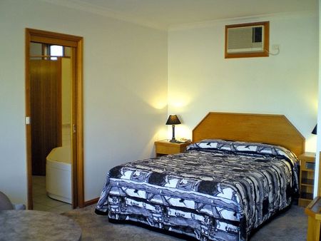 Best Westlander Sundowner Motel - Whitsundays Accommodation 2