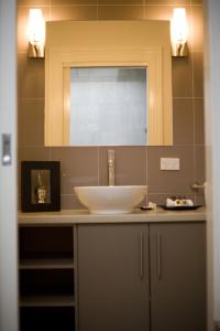 Gallery Apartments - Whitsundays Accommodation 2