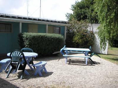 Black Swan Motor Inn - Whitsundays Accommodation 3