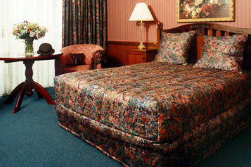 Clifton Lodge - Whitsundays Accommodation 5
