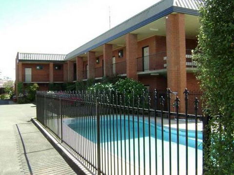 Moe Motor Inn - Whitsundays Accommodation 0