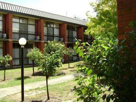 Moe Motor Inn - Whitsundays Accommodation 1
