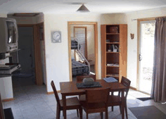 Yakkalla Holiday Cottage - Whitsundays Accommodation 2
