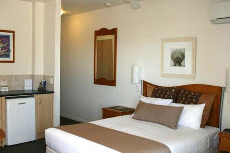 Yamba Beach Motel - Whitsundays Accommodation 0