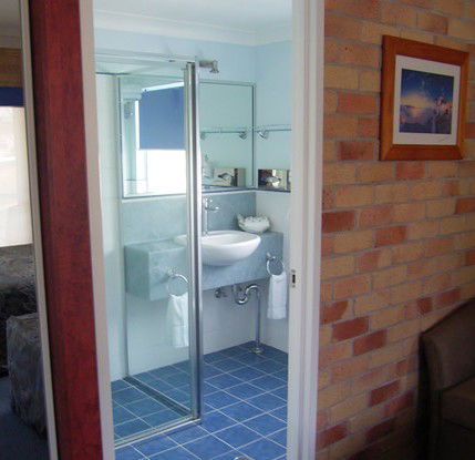 Yamba Beach Motel - Whitsundays Accommodation 2