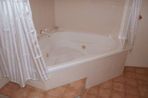 Burke  Wills Motor Inn - Whitsundays Accommodation