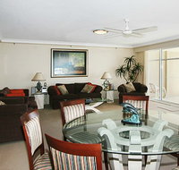 Burleigh Surf Beachfront Apartments - Whitsundays Accommodation