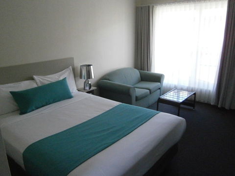George Bass Motor Inn - Whitsundays Accommodation 3
