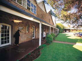 Annies Lane - Whitsundays Accommodation 0