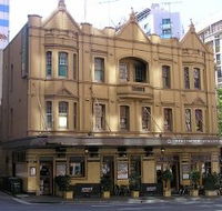 Crown Hotel - Whitsundays Accommodation