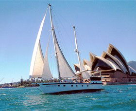 A Luxury Yacht On Sydney Harbour - Whitsundays Accommodation 1