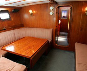 A Luxury Yacht On Sydney Harbour - Whitsundays Accommodation 2