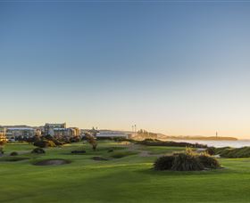 Wollongong Golf Club - Whitsundays Accommodation 3