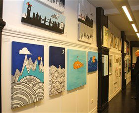 Bondi Art Lounge - Whitsundays Accommodation 2