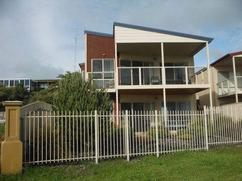 Tigh Na Mara - Whitsundays Accommodation 2