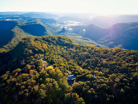 International Park Tours Walking Holidays - Whitsundays Accommodation 0
