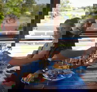 Queensland Country Pub Crawl by Helicopter - Whitsundays Accommodation