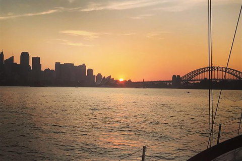 Romantic Sailing On Sydney Harbour - Whitsundays Accommodation 1