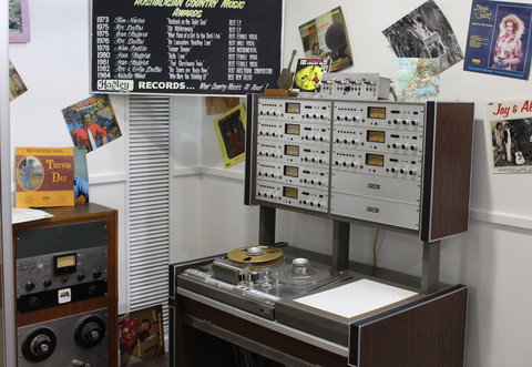 Australian Country Music Hall Of Fame - Whitsundays Accommodation 2