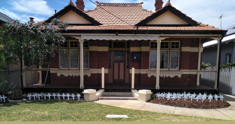 ANZAC Cottage - Whitsundays Accommodation 0