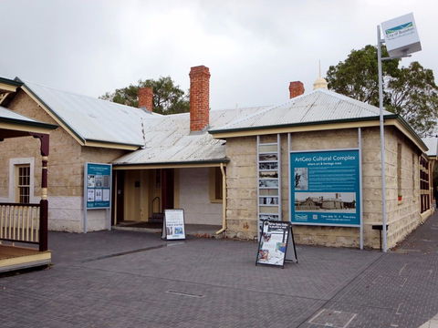 ArtGeo Cultural Complex - Whitsundays Accommodation 1
