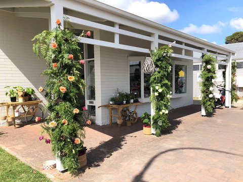 Robe Flower School - Whitsundays Accommodation 1