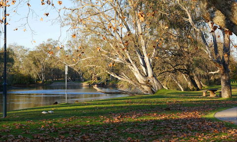 Albury - Whitsundays Accommodation 0