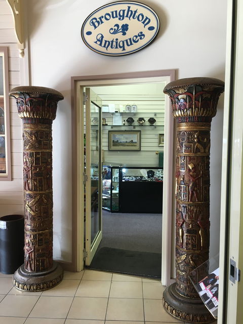 Broughton Antiques - Whitsundays Accommodation 1