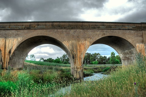 Harden Murrumburrah - Whitsundays Accommodation 2
