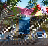 Meeniyan Square - Whitsundays Accommodation