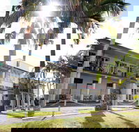 Theodore - Whitsundays Accommodation