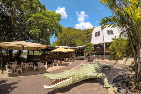Adelaide River Queen Cruise Shuttle Bus - Whitsundays Accommodation 1