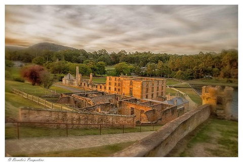 Full Day Tour Hobart: Port Arthur McHenry Gins Bangor Vineyard Wines + Oysters - Whitsundays Accommodation 1