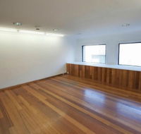 Raglan Street Gallery - Whitsundays Accommodation