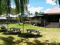Oakbank Hotel - Whitsundays Accommodation 3