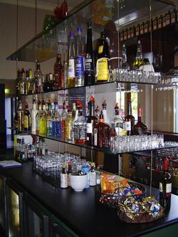 Black Swan Hotel - Whitsundays Accommodation 1