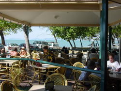 Apres Beach Bar & Grill - Palm Cove - Whitsundays Accommodation 2