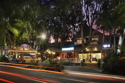Apres Beach Bar & Grill - Palm Cove - Whitsundays Accommodation 3