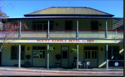 Mount Kembla Village Hotel - Whitsundays Accommodation 1