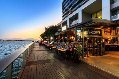 Dundee’s Restaurant On The Waterfront - Whitsundays Accommodation 7