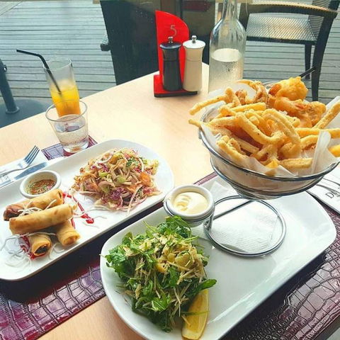 Dundee’s Restaurant On The Waterfront - Whitsundays Accommodation 8