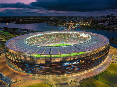 Fremantle Dockers V West Coast Eagles - AFL Round 7 - Whitsundays Accommodation 2