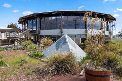 Quality Hotel Bathurst - Whitsundays Accommodation 1