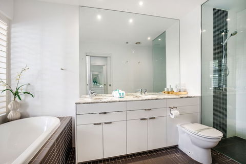 Ultra Broadbeach - Whitsundays Accommodation 4